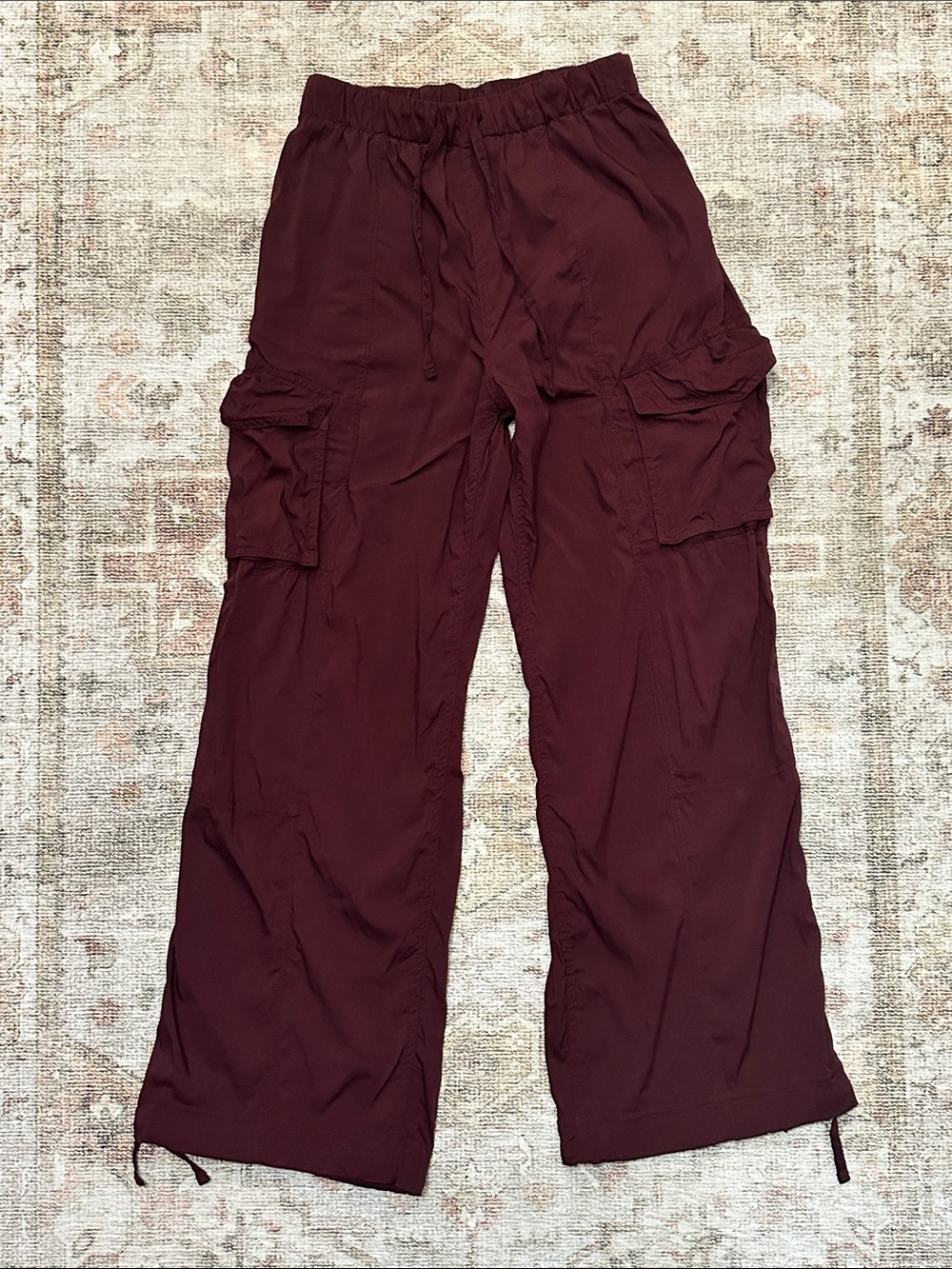 Woman’s Size XXS Maroon Lululemon Lightweight Adjustable Mid-Rise Cargo Pant